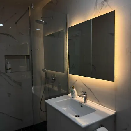 Hotel Djakbe *